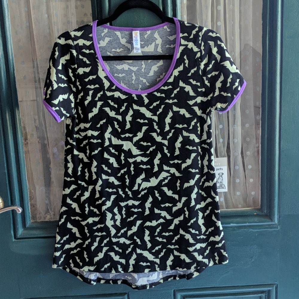 LuLaRoe Halloween bat classic tee. NWOT.